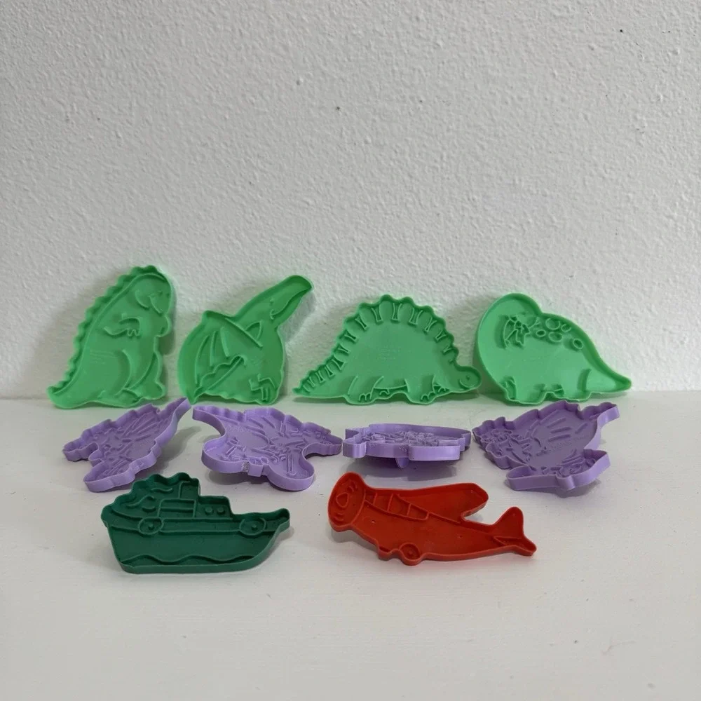 Wilson Vintage Plastic Cookie Cutters‎ Dinosaurs Dragons Boat and Plane 1988-90